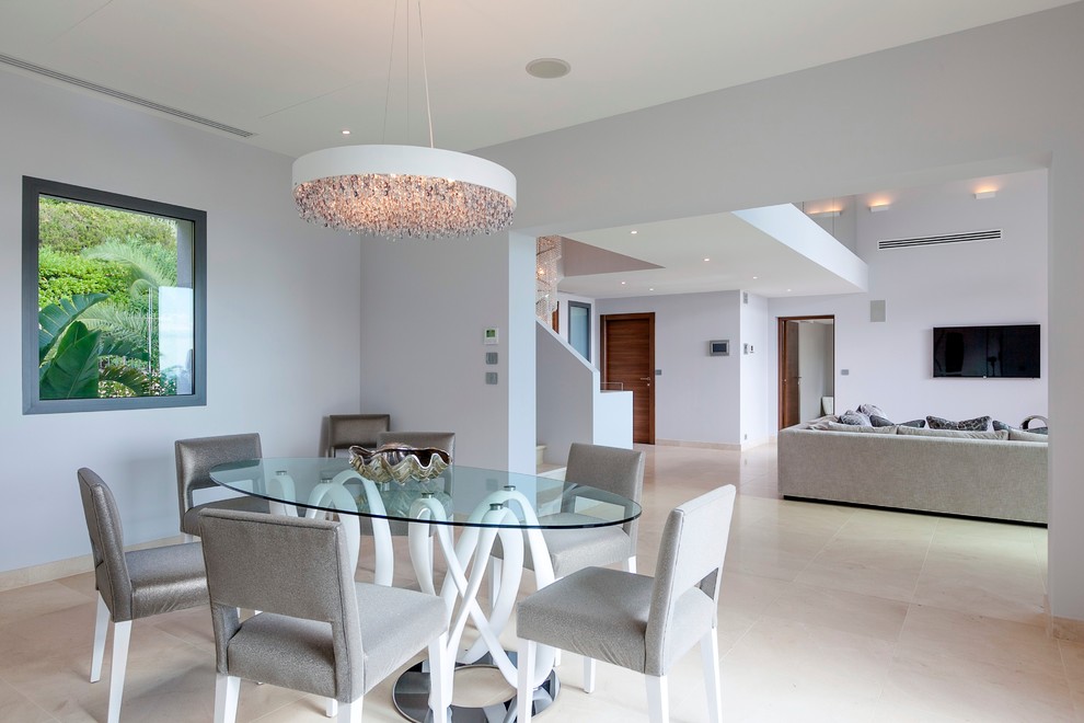 Стильный дизайн: гостиная-столовая в современном стиле с серыми стенами - последний тренд