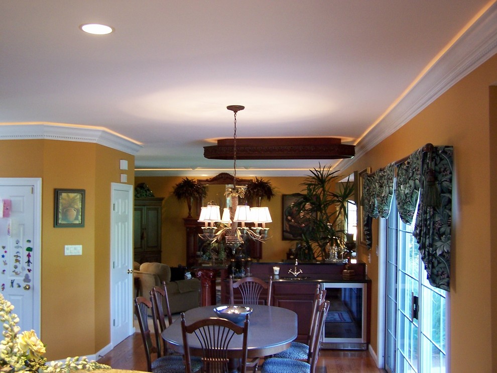Example of a classic dining room design in St Louis