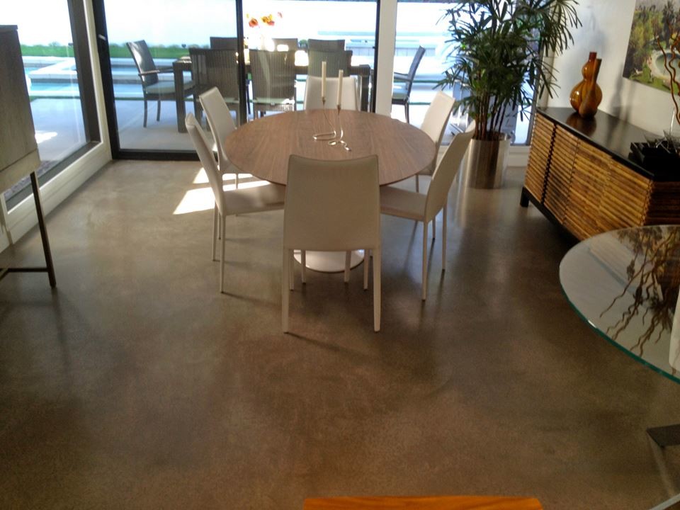 Dining room in Los Angeles with concrete flooring.