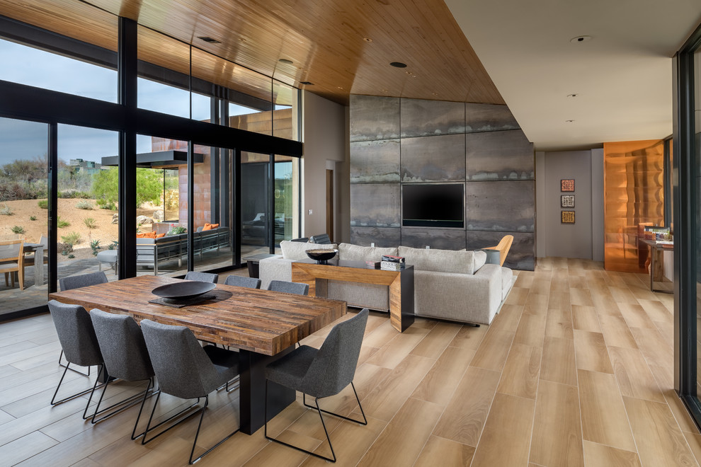 Ispirazione per una sala da pranzo aperta verso il soggiorno design con parquet chiaro e pavimento beige
