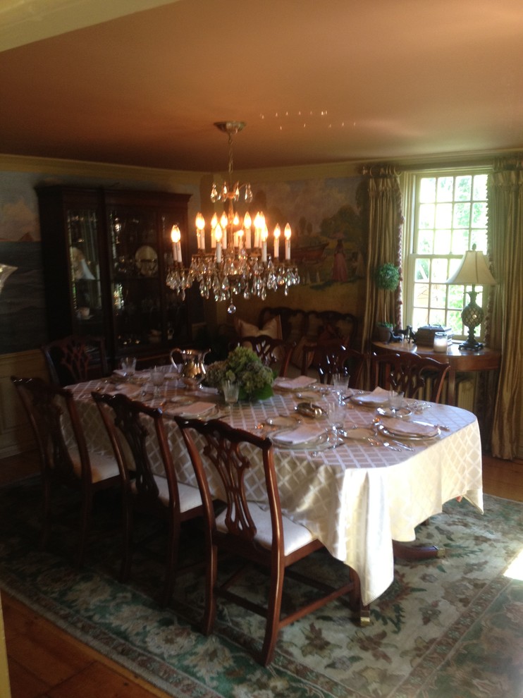 Example of a farmhouse dining room design in Boston