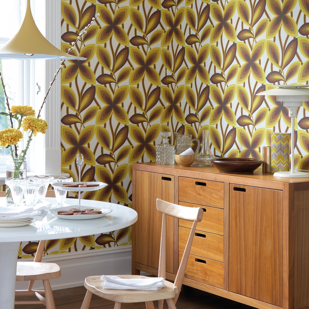This is an example of a retro dining room in West Midlands.
