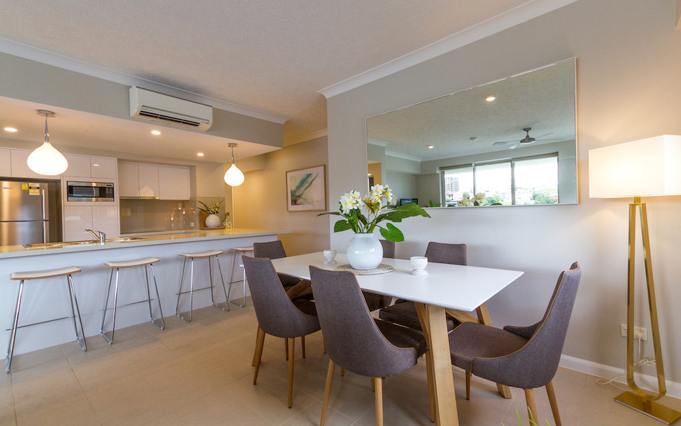 Riverfront Apartment Kangaroo Point, Brisbane Modern Dining Room
