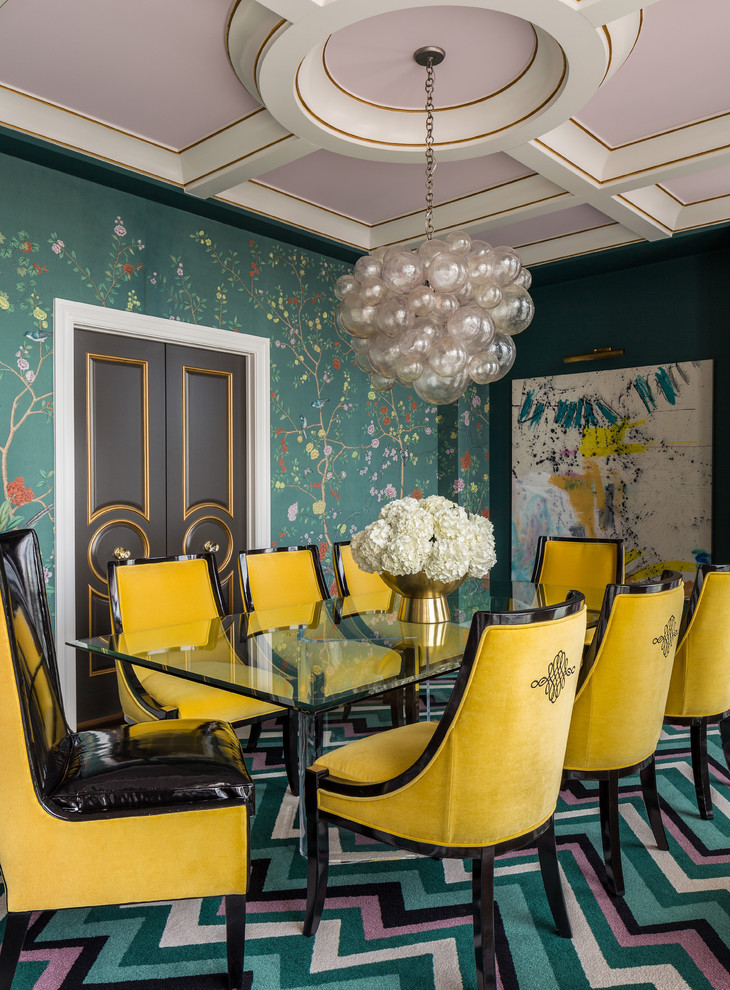 Ispirazione per una sala da pranzo minimal chiusa e di medie dimensioni con pareti verdi e moquette