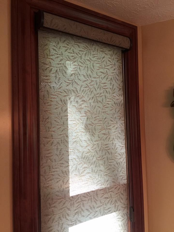 Roller Shades with Cassette Headrail Classique Chic Salle à Manger Cleveland par More