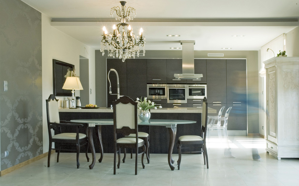 Свежая идея для дизайна: гостиная-столовая в стиле фьюжн - отличное фото интерьера
