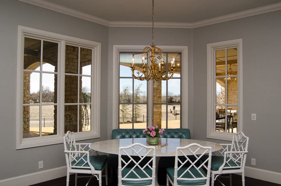 Example of a classic dining room design in Oklahoma City