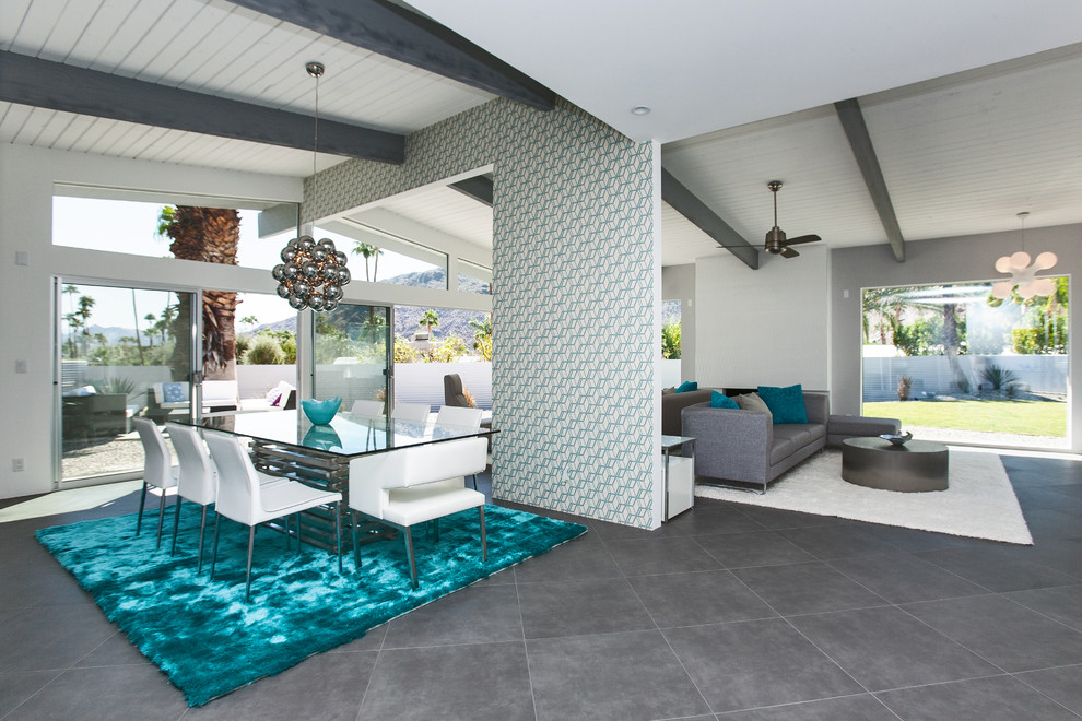 Immagine di un'ampia sala da pranzo aperta verso il soggiorno moderna con pareti bianche e pavimento in gres porcellanato