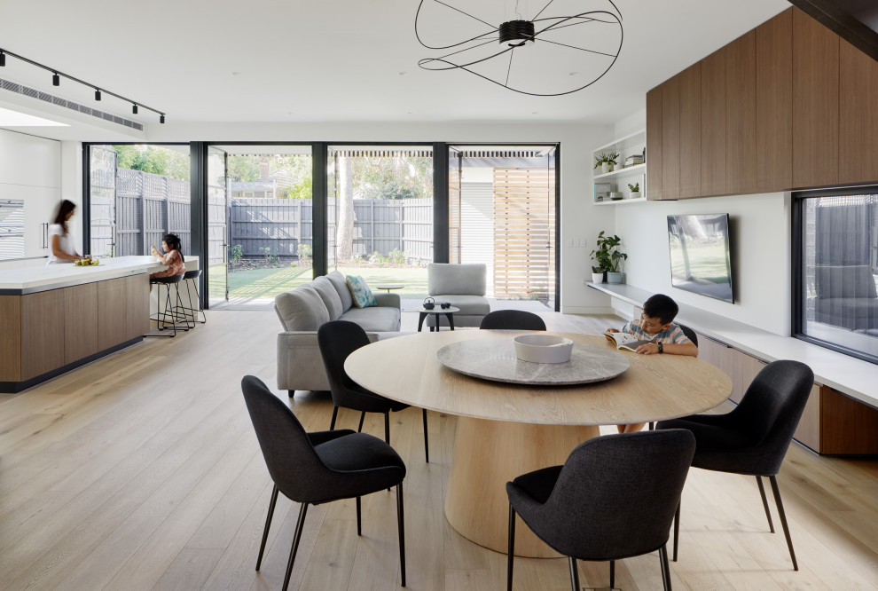 Dining room - modern dining room idea in Melbourne