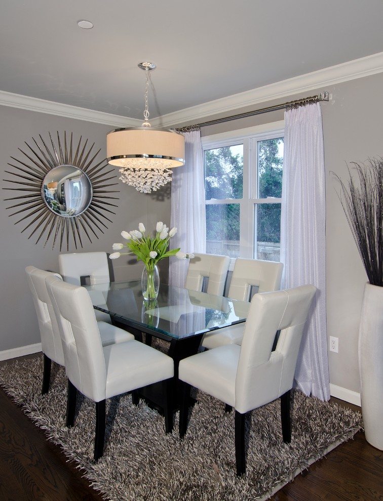 Idée de décoration pour une salle à manger ouverte sur le salon design de taille moyenne avec un mur gris, parquet foncé, une cheminée ribbon et un sol marron.