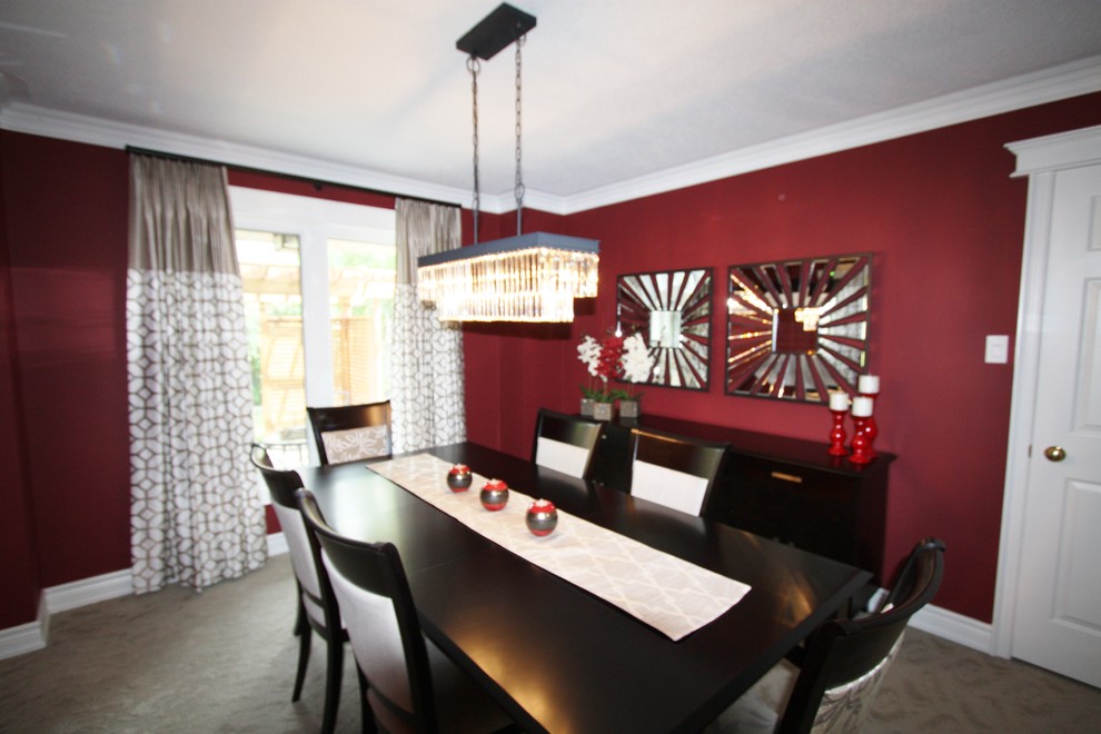 Стильный дизайн: столовая в стиле модернизм с красными стенами и ковровым покрытием - последний тренд
