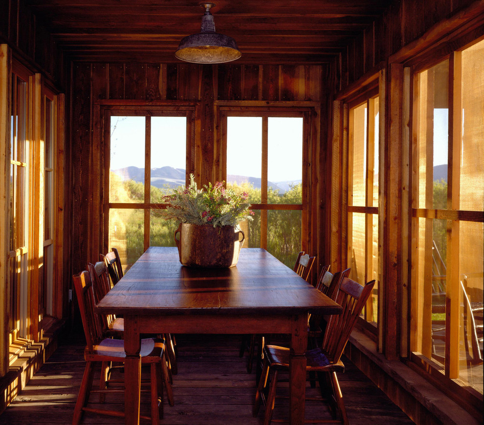 Immagine di una sala da pranzo rustica