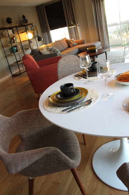 Mid century on sale modern tulip table