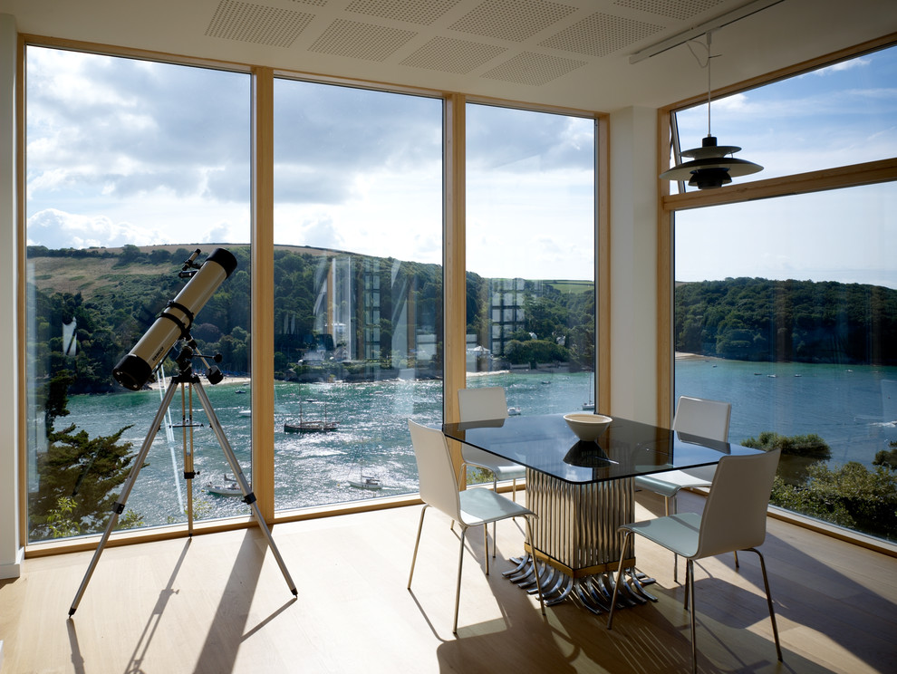Inspiration for a contemporary dining room in Devon.