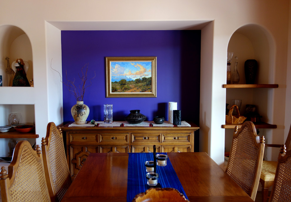 This is an example of a dining room in Albuquerque.