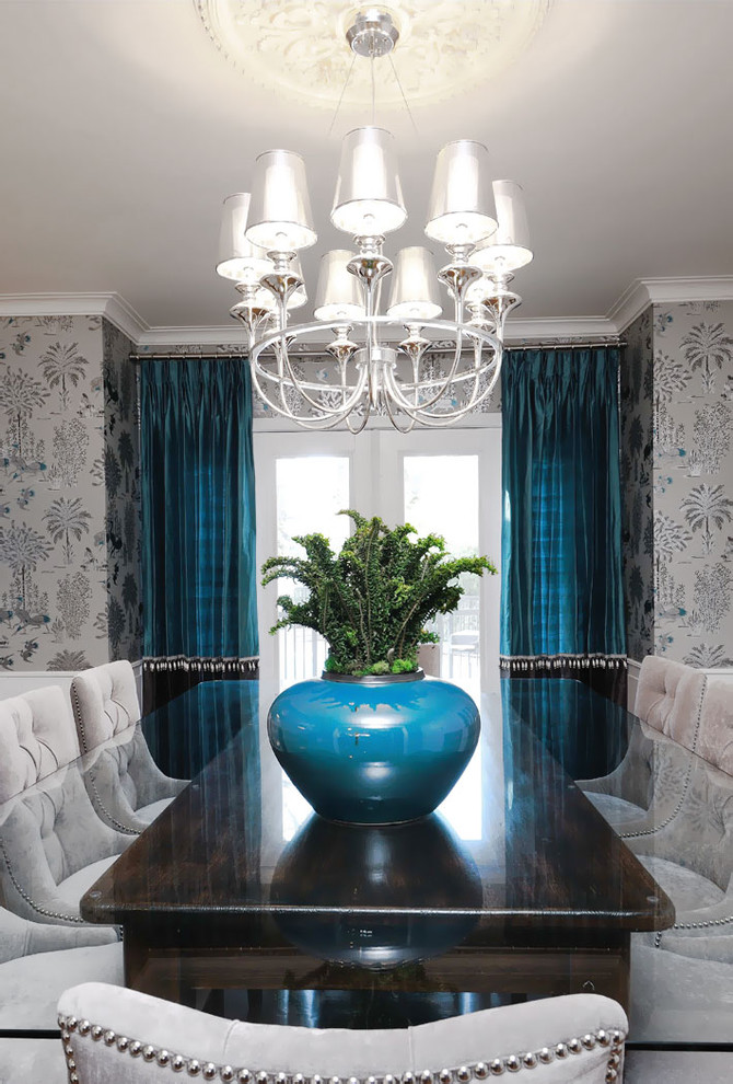 Источник вдохновения для домашнего уюта: столовая в стиле неоклассика (современная классика) с серыми стенами