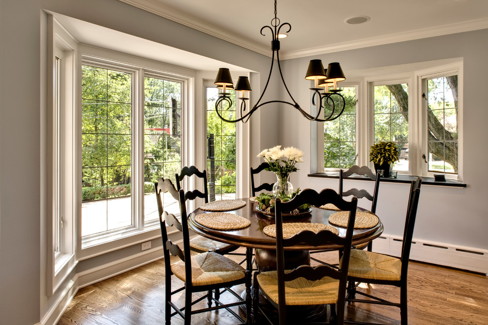 Dining room - traditional dining room idea in Milwaukee