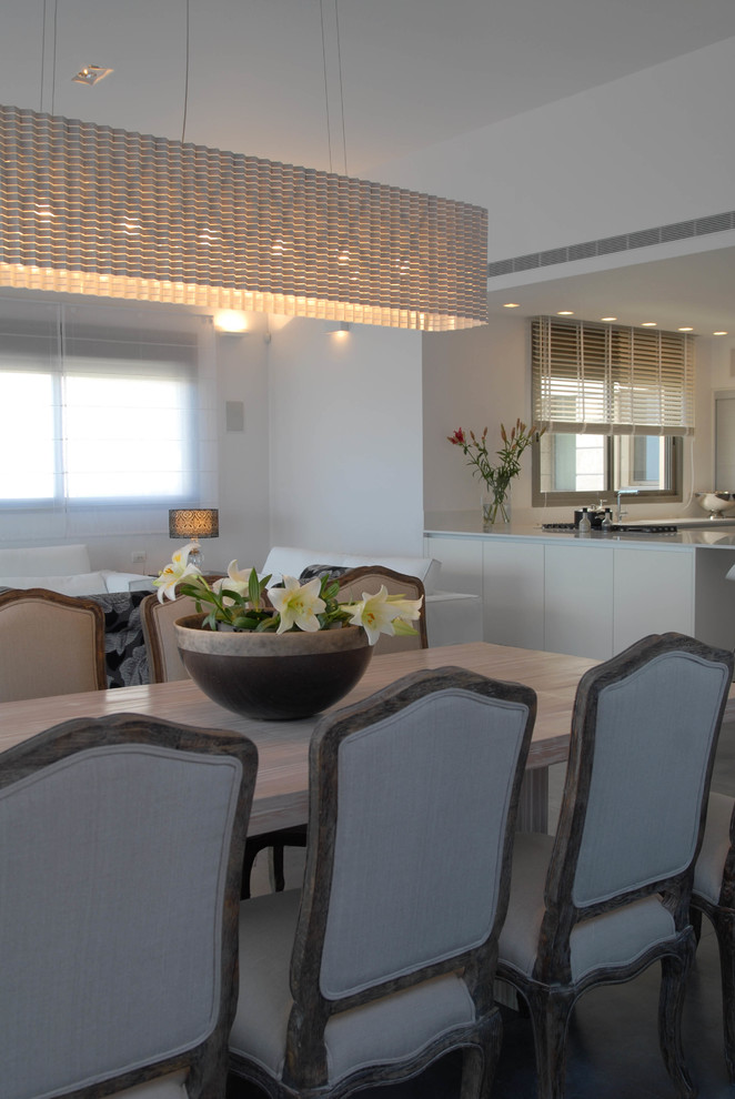 Inspiration for a coastal dining room remodel in Tel Aviv