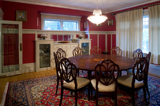 This is an example of a classic dining room in Vancouver.