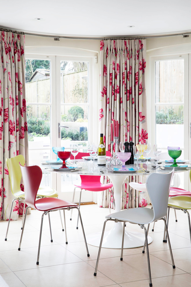 Dining room - small contemporary dining room idea in London with no fireplace