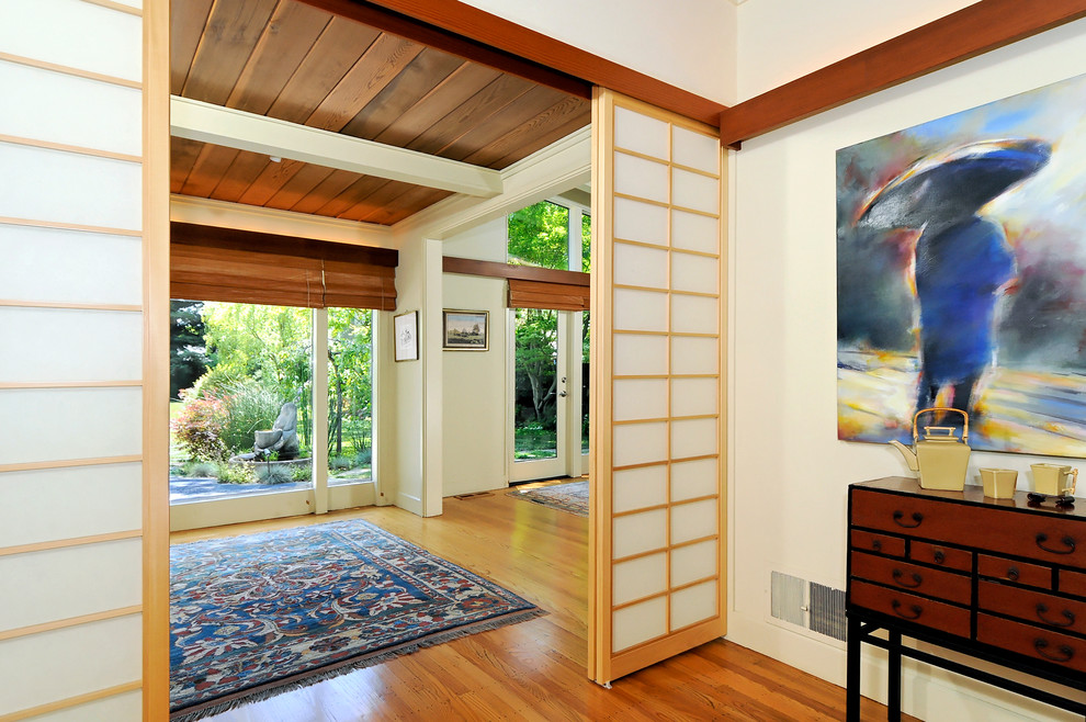 Example of a zen dining room design in San Francisco