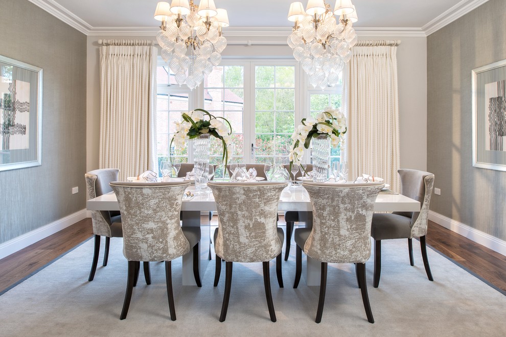 Inspiration for a classic dining room in Edinburgh.