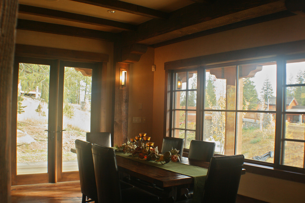 Example of a classic dining room design in Boise