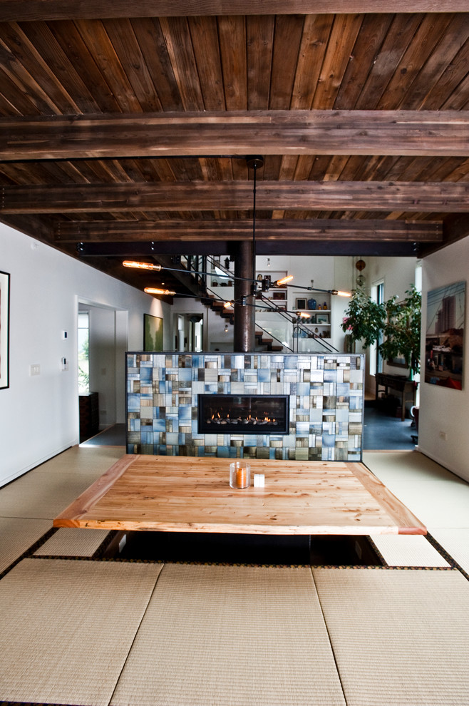 Inspiration pour une salle à manger ouverte sur la cuisine design de taille moyenne avec un mur blanc, un sol de tatami, une cheminée double-face, un manteau de cheminée en carrelage et un sol beige.
