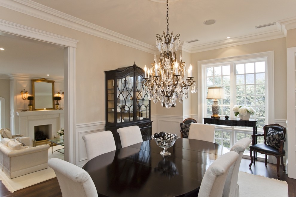 Design ideas for a classic dining room in Toronto.