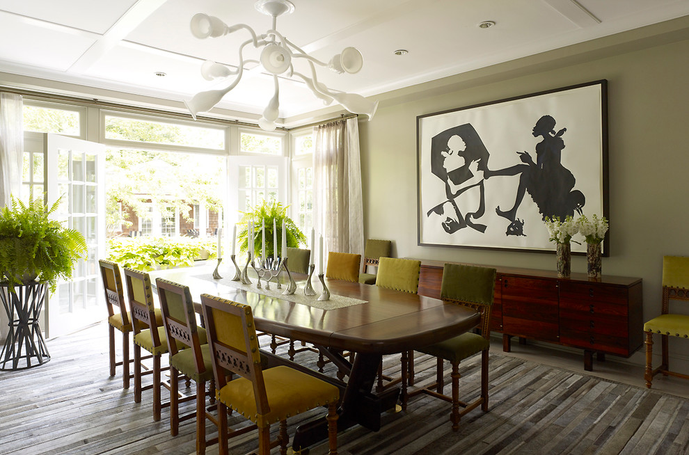 Foto di una sala da pranzo minimalista chiusa e di medie dimensioni con pareti verdi
