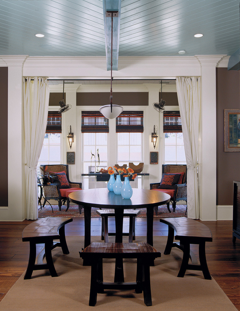 Dining room - traditional dining room idea in Charleston