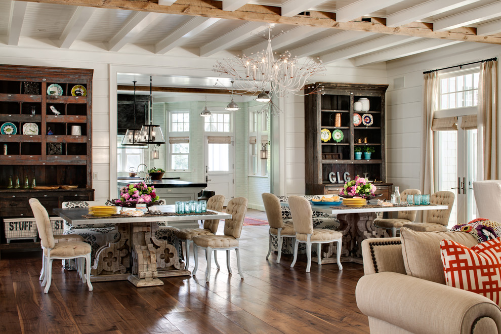 Inspiration for a country dining room remodel in Milwaukee