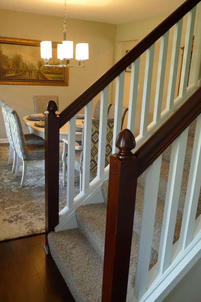 Ejemplo de escalera tradicional renovada de tamaño medio