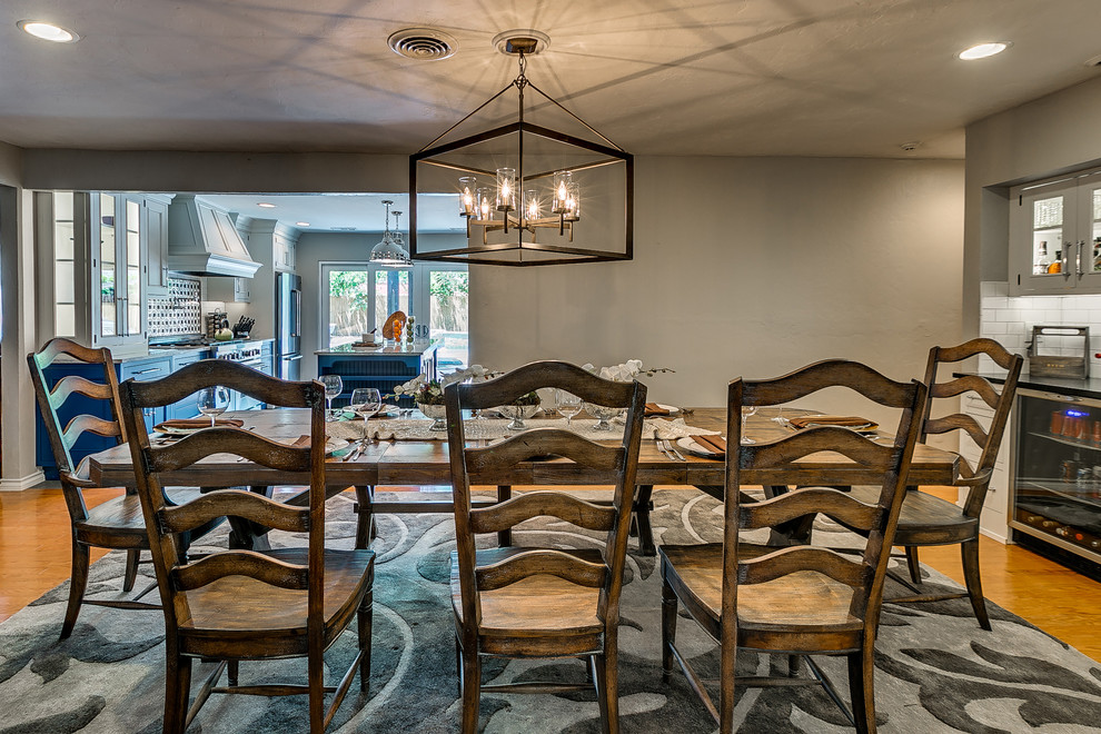 Dining room - transitional dining room idea in Oklahoma City