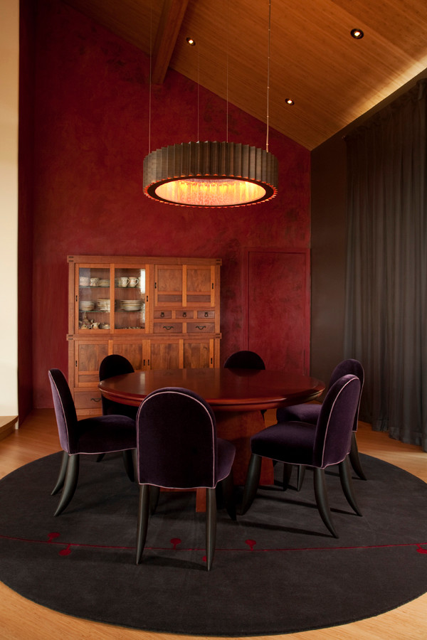 This is an example of a contemporary dining room in San Francisco.