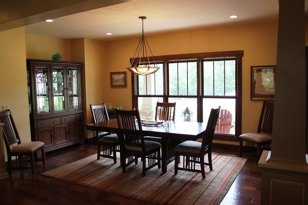 Dining room - craftsman dining room idea in St Louis