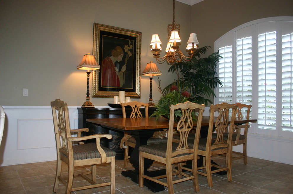 Inspiration for an eclectic dining room remodel in Jacksonville