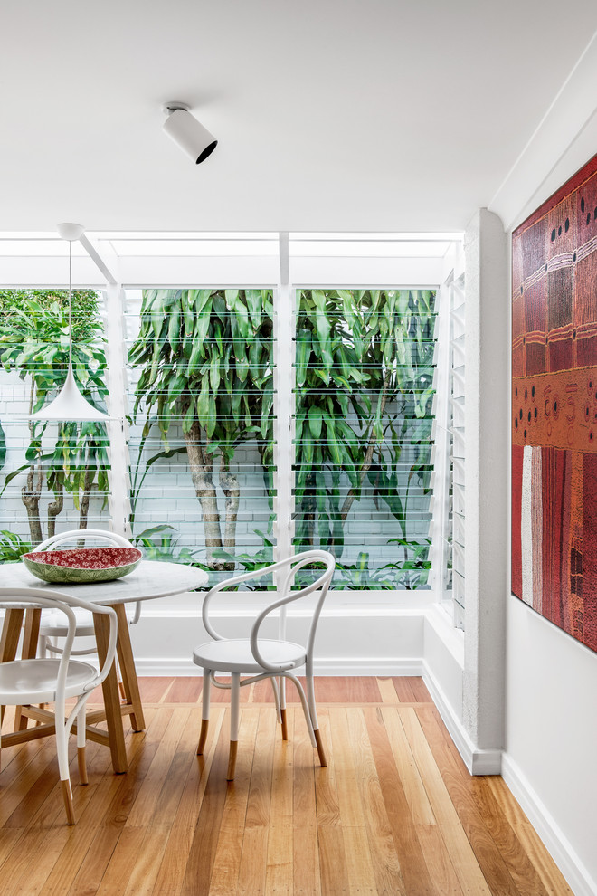Inspiration for a 1950s dining room remodel in Brisbane
