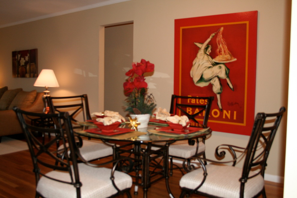 Dining room - traditional dining room idea in Bridgeport