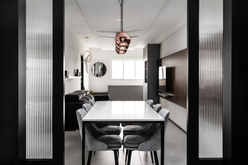 Immagine di una sala da pranzo design con pareti bianche e pavimento grigio