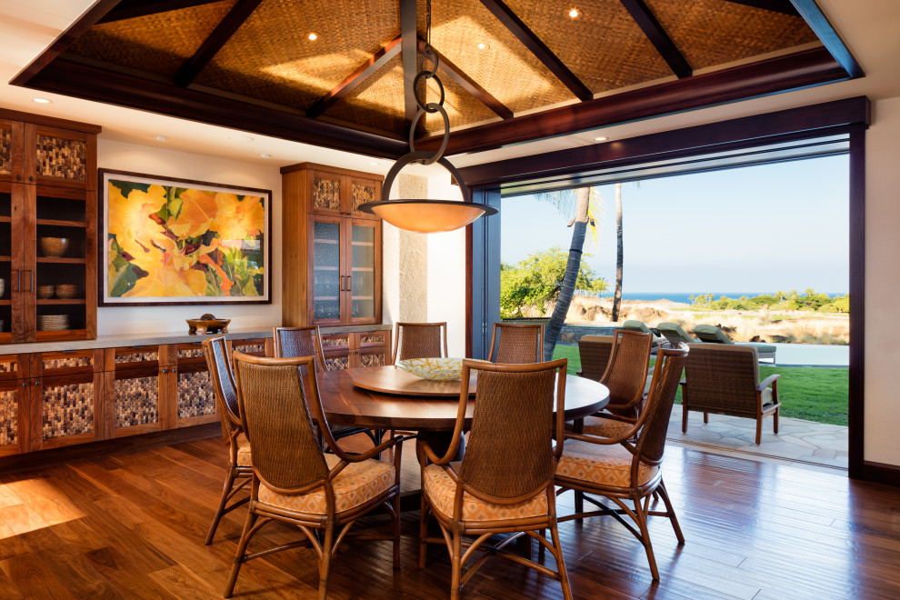 Dining room - tropical dining room idea in Hawaii
