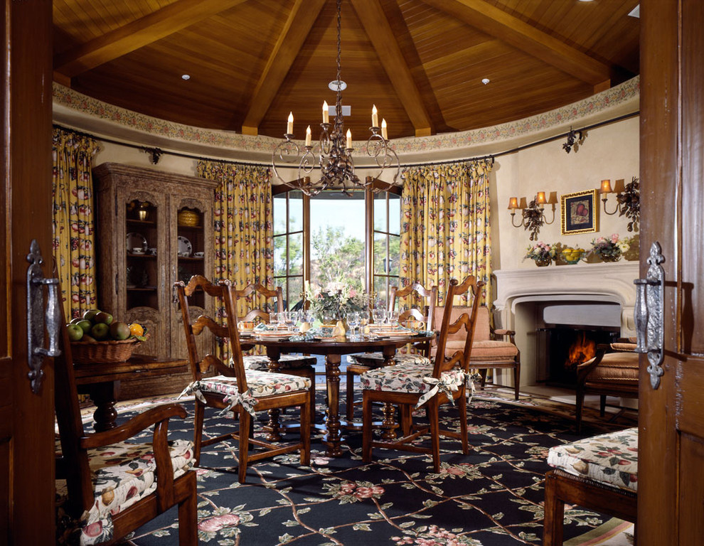 Classic dining room in Los Angeles.