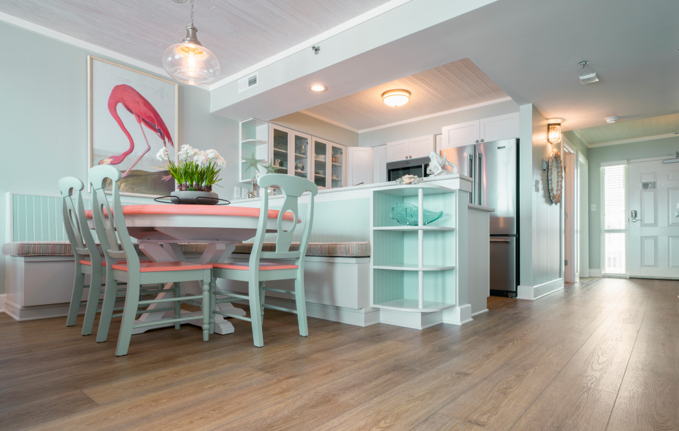 Inspiration pour une petite salle à manger marine avec une banquette d'angle, un sol en vinyl, un sol jaune et un mur vert.
