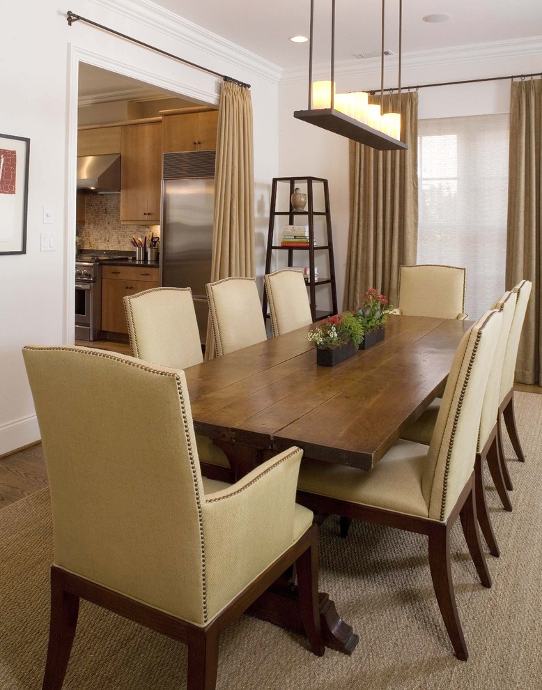 Foto de comedor clásico cerrado con paredes blancas, suelo beige y cortinas