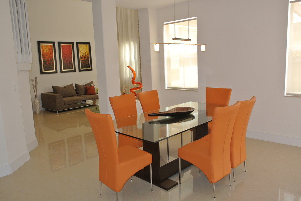 Dining room - contemporary dining room idea in Miami