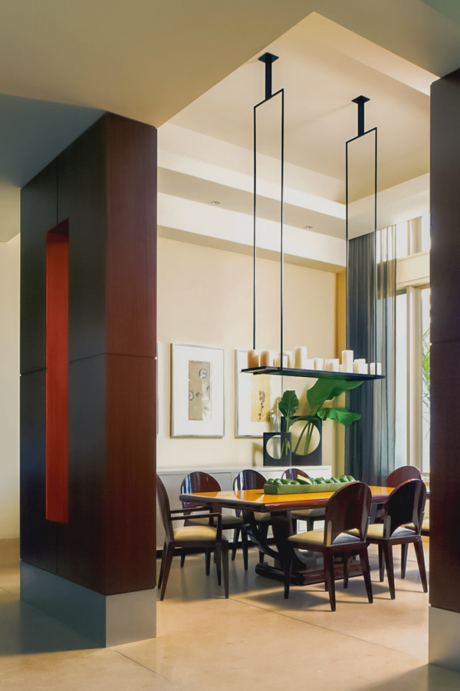 Идея дизайна: большая кухня-столовая в современном стиле с бежевыми стенами