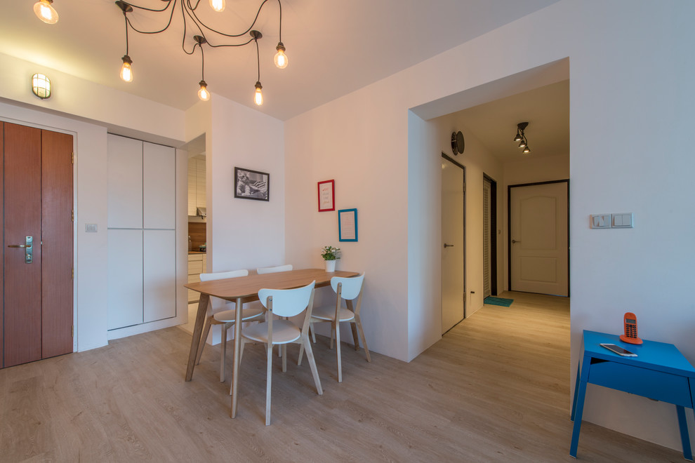 Esempio di una sala da pranzo contemporanea con pareti bianche e pavimento beige