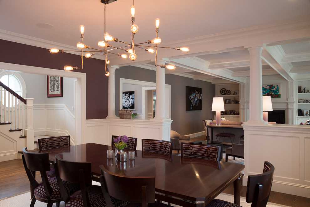 Idee per una sala da pranzo aperta verso il soggiorno classica di medie dimensioni con pareti viola, pavimento in legno massello medio e nessun camino