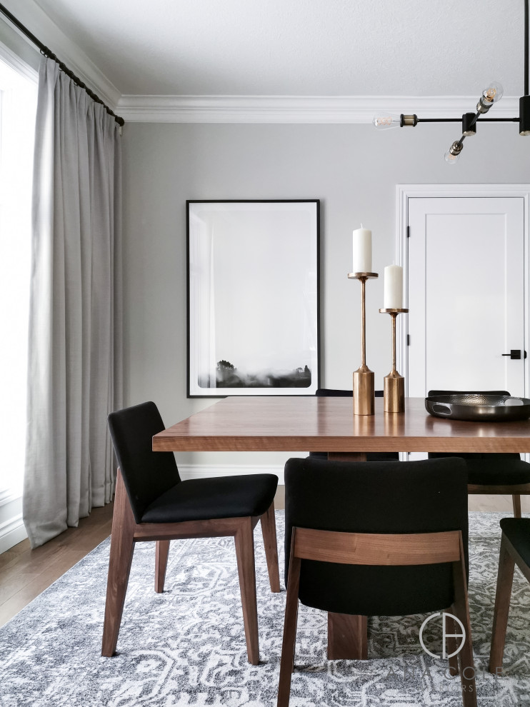 Свежая идея для дизайна: большая гостиная-столовая в стиле модернизм с серыми стенами, паркетным полом среднего тона и коричневым полом - отличное фото интерьера