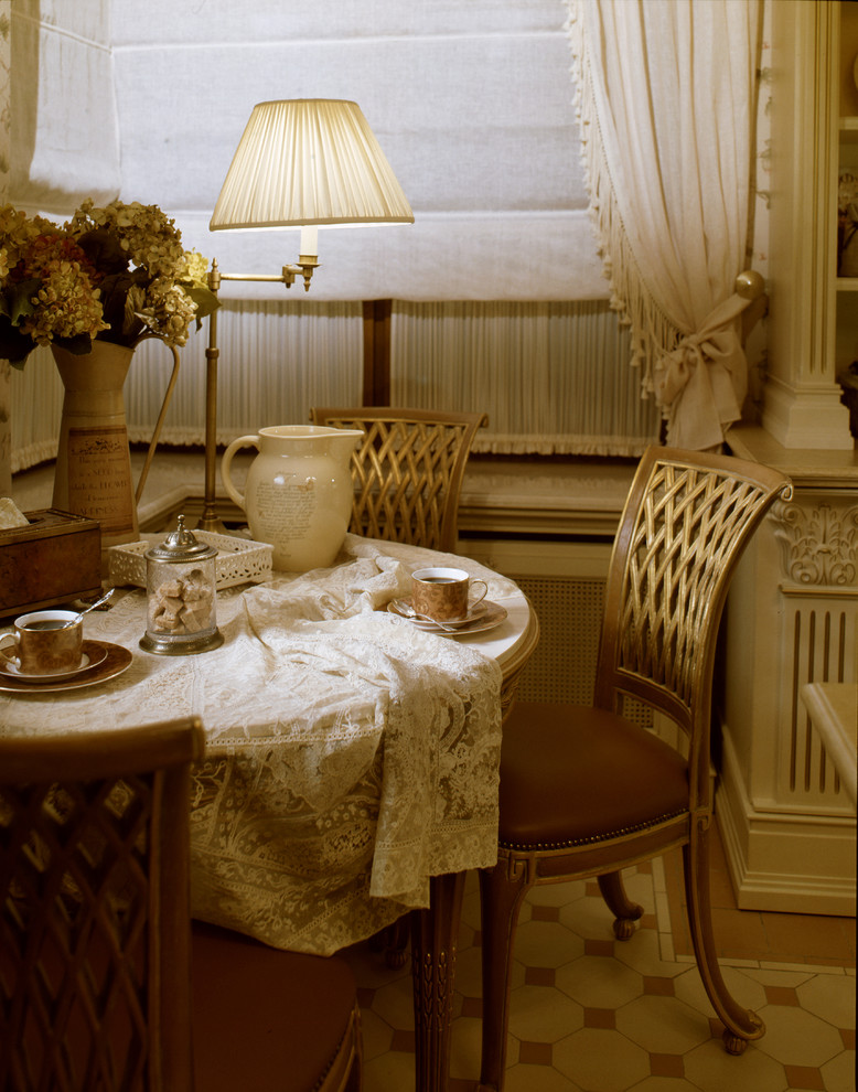 Источник вдохновения для домашнего уюта: столовая в классическом стиле